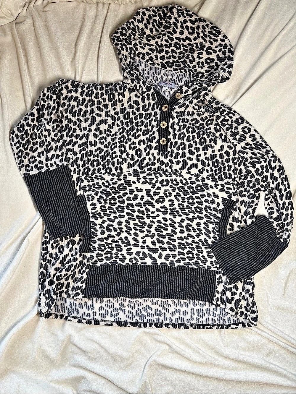 Moco Women'Small Leopard Print Hooded Sweater Size Small